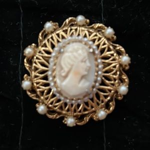 Vintage Florenza Gold Tone Carved Shell Cameo Faux Pearl Brooch Pendant Signed